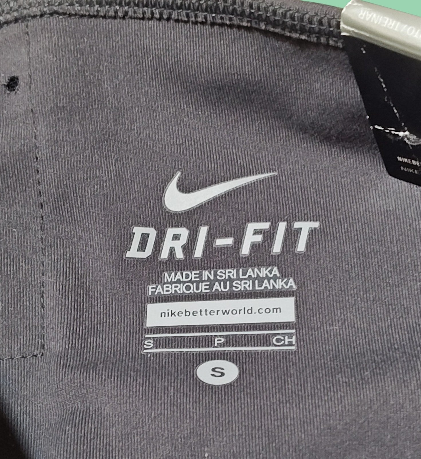🚺 S US — Nike Legendary Twist Training Tights [DARK GREY/GREEN]