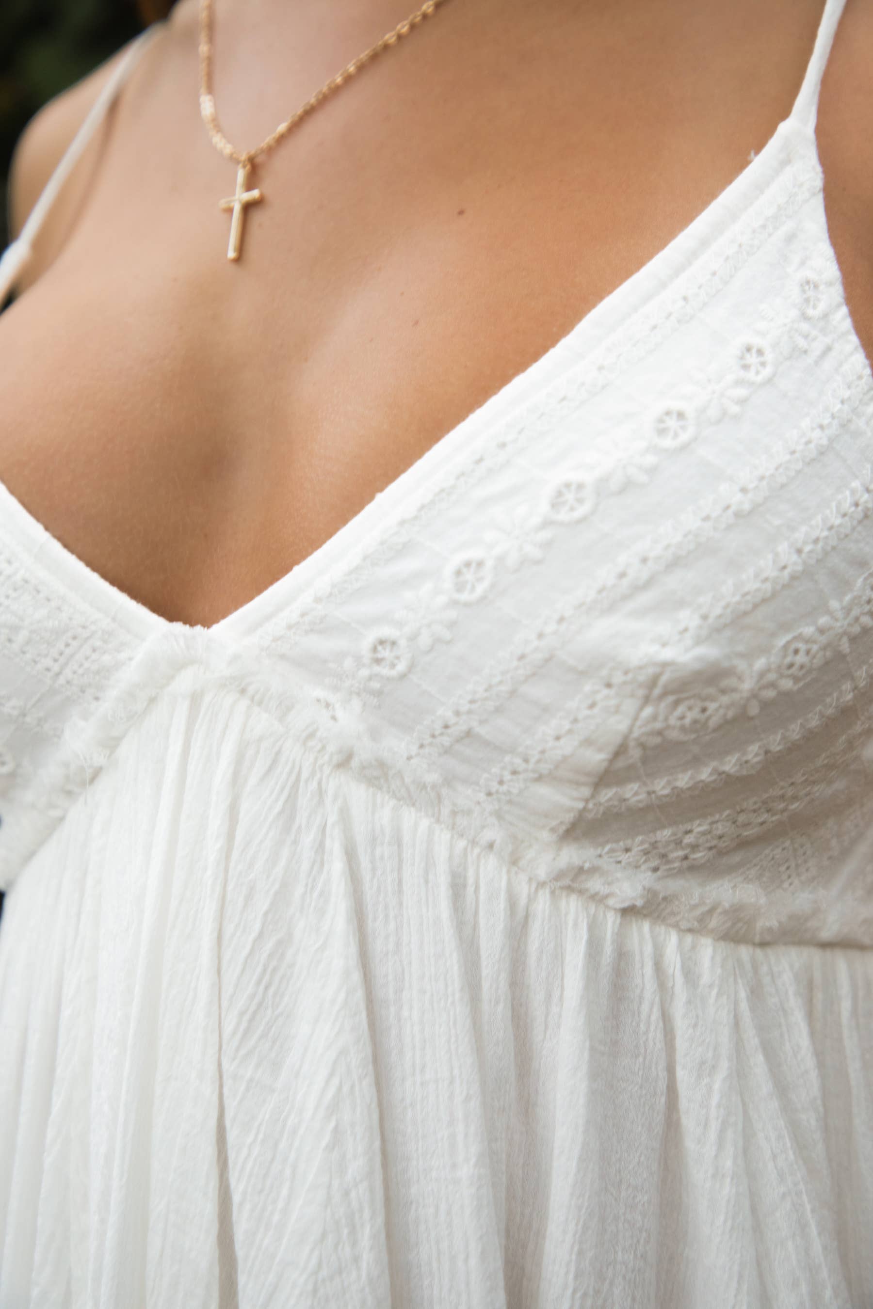 TICTOC - LUMI Embroidered Detailed Frayed Hemline Baby Doll Dress: White / 3 SMALL • 2 MEDIUM • 1 LARGE